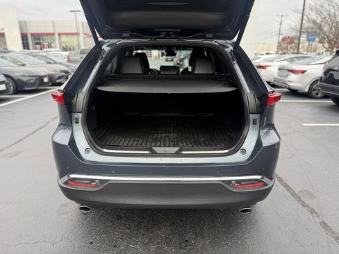 Certified 2022 Toyota Venza XLE image 17