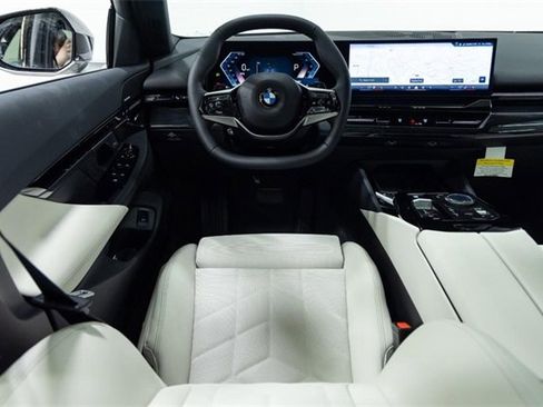 New 2026 BMW 530i xDrive w/ Premium Package image 4