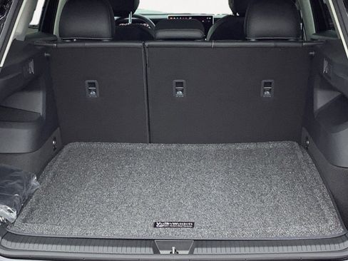 New 2026 Volkswagen Tiguan SE FWD image 27