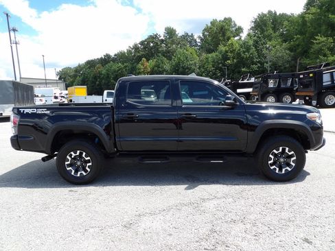 Used 2022 Toyota Tacoma TRD Off-Road w/ Technology Package RWD image 9