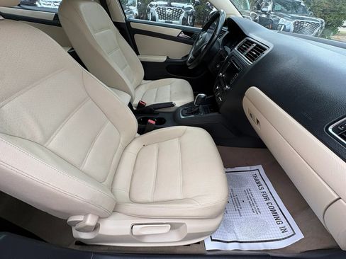 Used 2011 Volkswagen Jetta SE FWD image 9