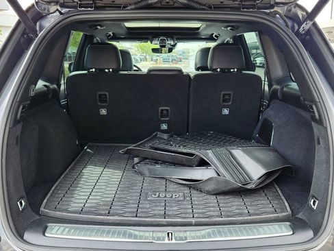 Used 2022 Jeep Grand Cherokee Overland AWD/4WD image 13