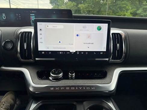 Used 2025 Ford Expedition Tremor AWD/4WD image 32