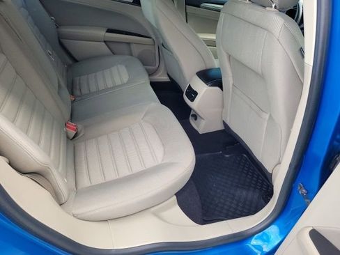 Used 2019 Ford Fusion SE FWD image 12