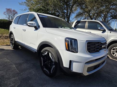 Used 2025 Kia Telluride S image 3
