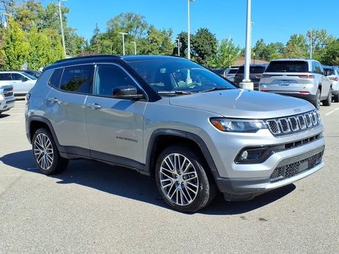 Used 2023 Jeep Compass Limited w/ Elite Group AWD/4WD image 3