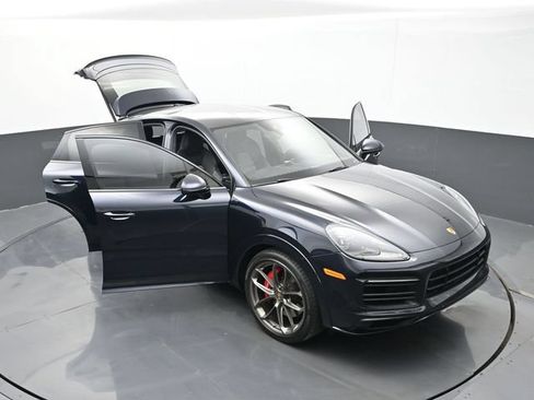 Certified 2023 Porsche Cayenne GTS AWD/4WD image 33