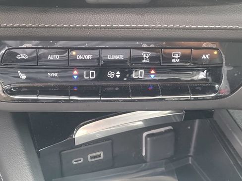Used 2023 Buick Envision Preferred w/ Sport Touring Package AWD/4WD image 18