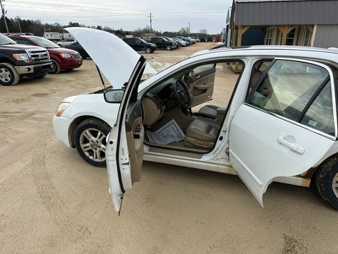 Used 2004 Honda Accord EX image 10