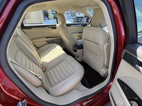 Used 2013 Ford Fusion SE image 16