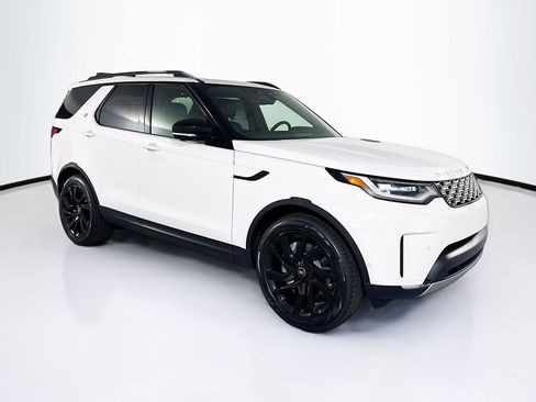 Certified 2025 Land Rover Discovery S image 3