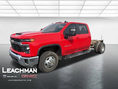 Used 2024 Chevrolet Silverado 3500 LT w/ Convenience Package image 9