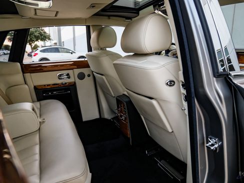 Used 2014 Rolls-Royce Phantom Sedan image 76