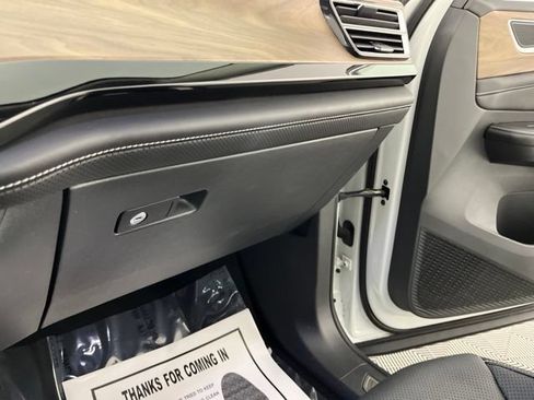 Used 2025 Volkswagen Atlas SE FWD image 36