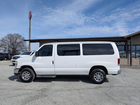 Used 2011 Ford E-350 and Econoline 350 XLT image 11