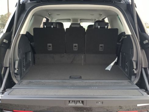 New 2026 Lincoln Navigator Premiere image 23