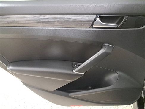 Used 2022 Volkswagen Passat 2.0T R-Line image 14