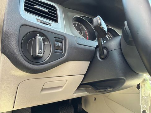 Used 2015 Volkswagen Golf S image 26