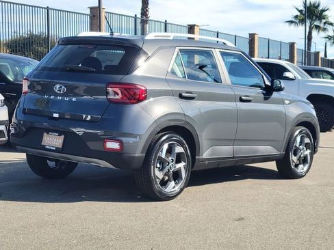 New 2026 Hyundai Venue SEL FWD image 2