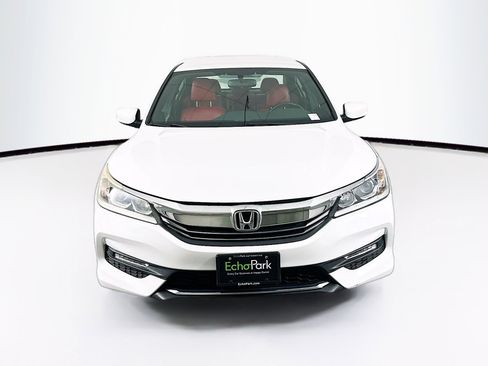 Used 2017 Honda Accord Sport image 2