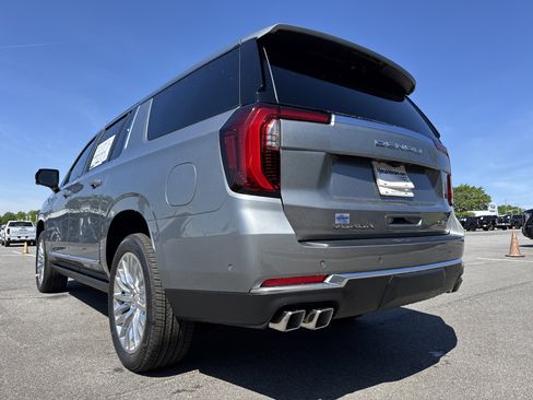 New 2026 GMC Yukon XL Denali w/ Sun & Power Step Package AWD/4WD image 3