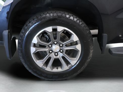 Used 2023 Chevrolet Silverado 1500 High Country w/ Technology Package AWD/4WD image 28