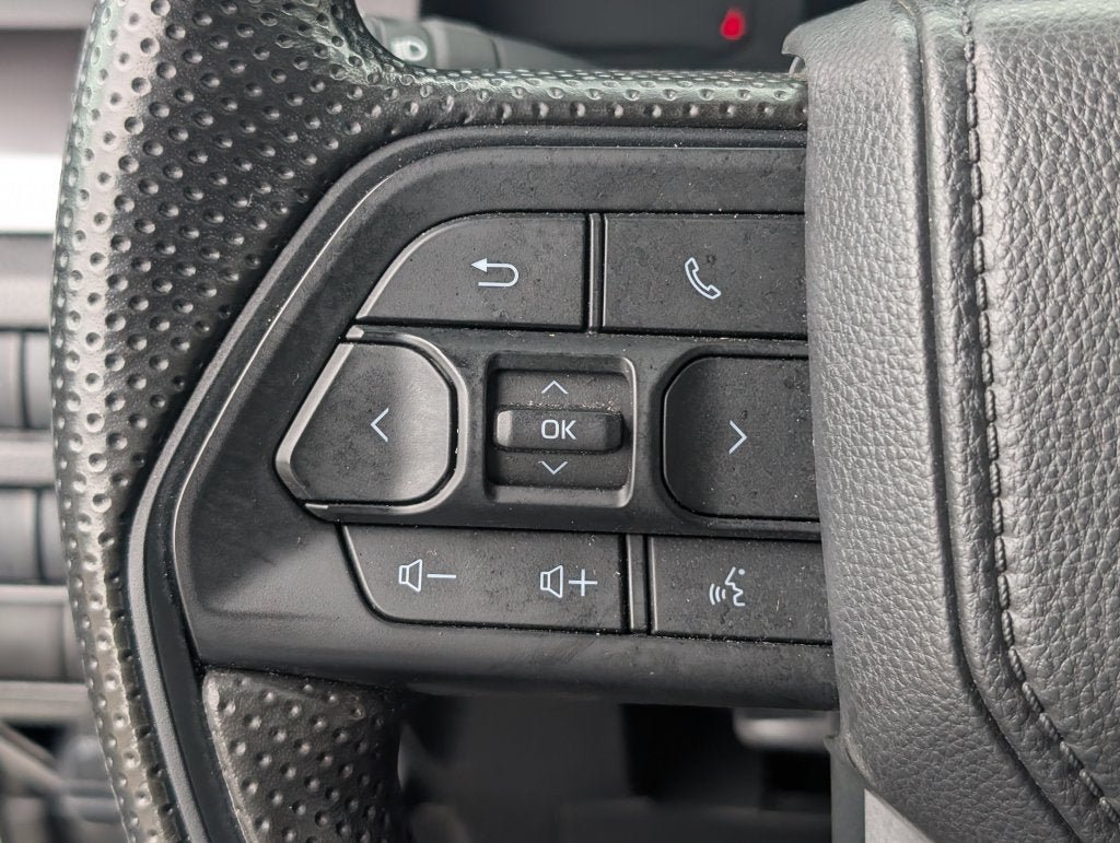 Certified 2025 Toyota Tacoma SR5 AWD/4WD image 16