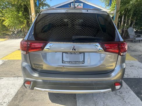 Used 2017 Mitsubishi Outlander ES image 6