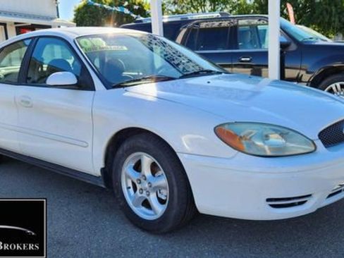 Used 2004 Ford Taurus SES FWD image 2