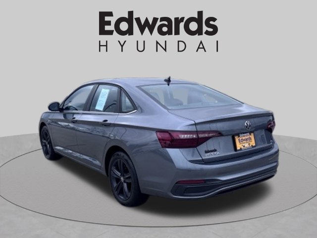 Used 2024 Volkswagen Jetta SE w/ Panoramic Sunroof Package FWD image 8