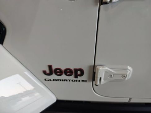 Used 2025 Jeep Gladiator Rubicon AWD/4WD image 26