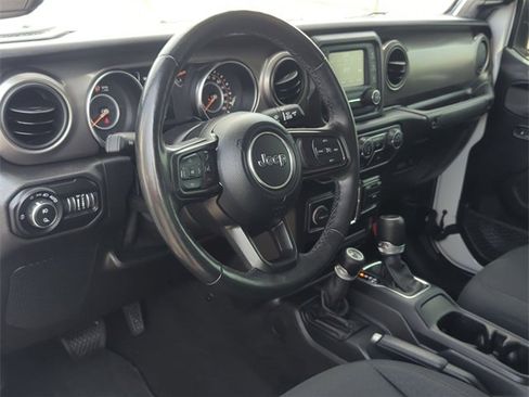 Certified 2021 Jeep Gladiator Willys image 12