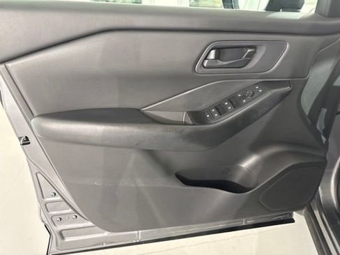 Used 2024 Nissan Rogue S FWD image 17
