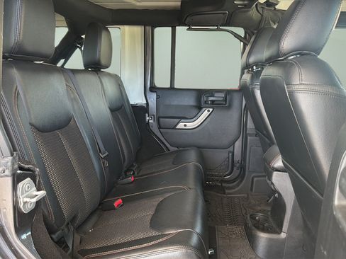 Used 2016 Jeep Wrangler Unlimited Sahara AWD/4WD image 15