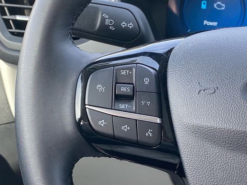 Certified 2025 Ford Escape Platinum w/ Premium Technology Package image 9