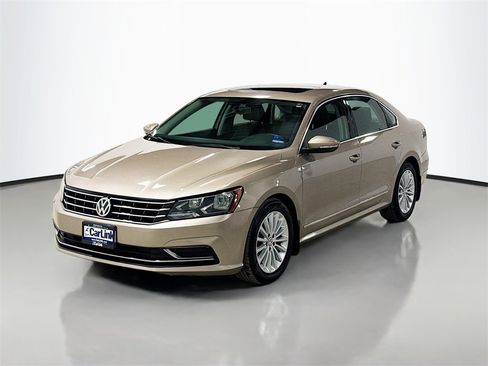 Used 2016 Volkswagen Passat 1.8T SE image 3