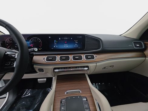 Used 2024 Mercedes-Benz GLS 450 4MATIC image 22