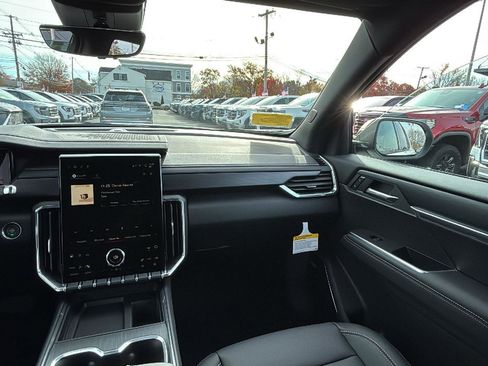 New 2026 GMC Acadia Elevation image 27