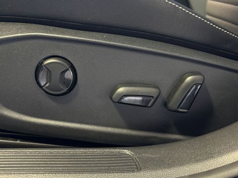 Used 2025 Volkswagen Jetta SE image 25