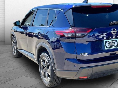 Used 2025 Nissan Rogue SV AWD/4WD image 4