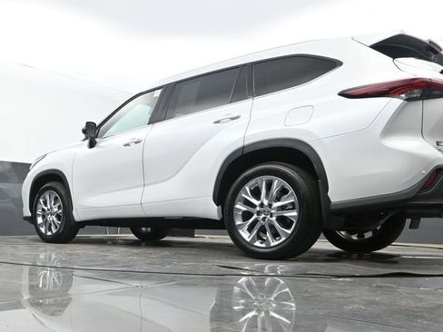 Used 2026 Toyota Highlander Limited image 26