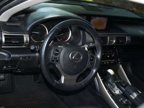 Used 2014 Lexus IS 350 w/ Navigation Package RWD image 9