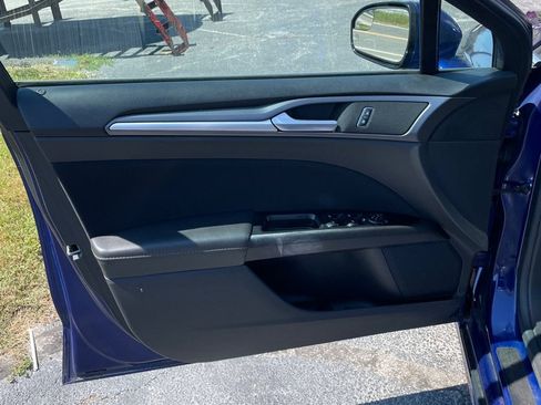 Used 2016 Ford Fusion SE FWD image 10