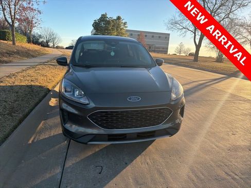 Used 2020 Ford Escape SE image 8