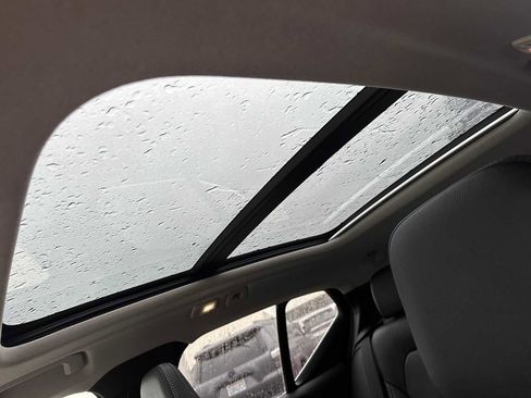 Used 2025 Volvo XC40 B5 Core w/ Protection Package Premier image 23