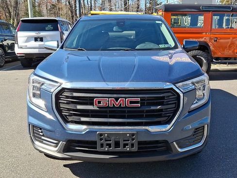 Used 2024 GMC Terrain SLE image 2