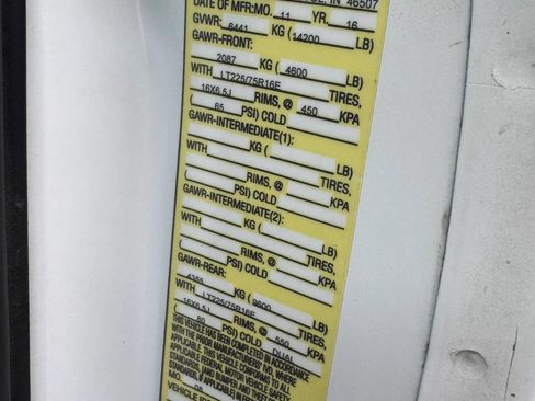 Used 2017 Chevrolet Express 4500 Extended RWD image 18