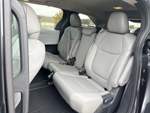 Certified 2025 Toyota Sienna XLE image 25