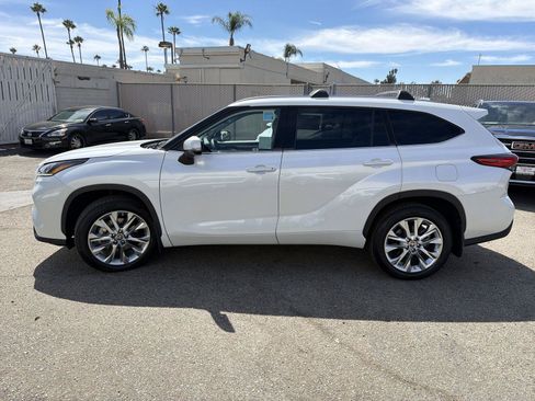 Used 2023 Toyota Highlander Limited FWD image 8