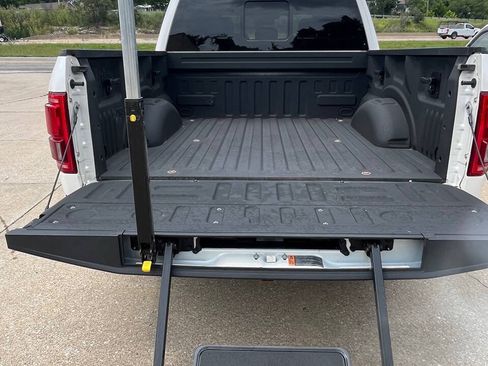 Used 2015 Ford F150 Platinum w/ Equipment Group 701A Luxury AWD/4WD image 15